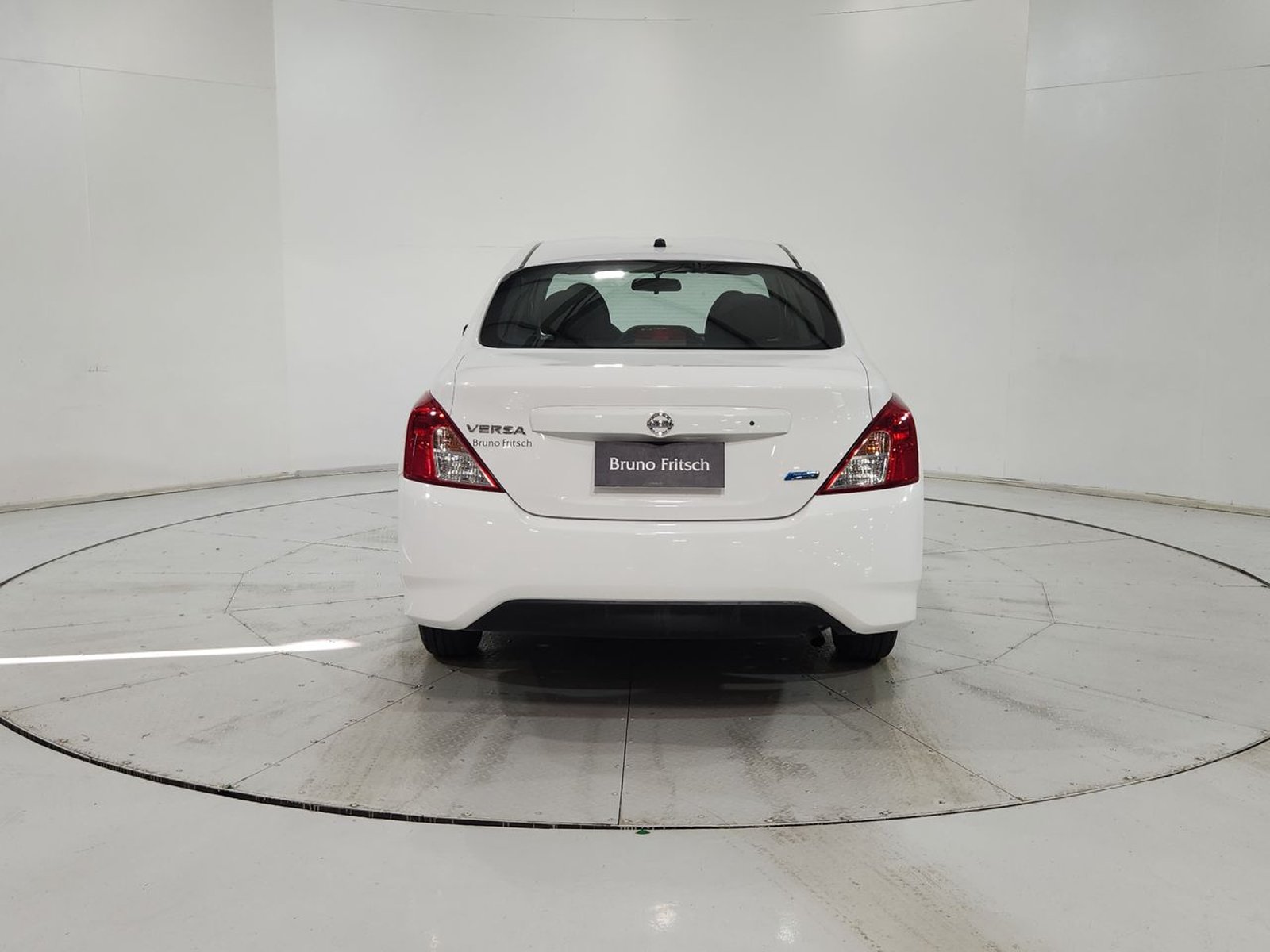 Nissan VERSA SENSE 1.6 2017 - Imagen 9 de 20