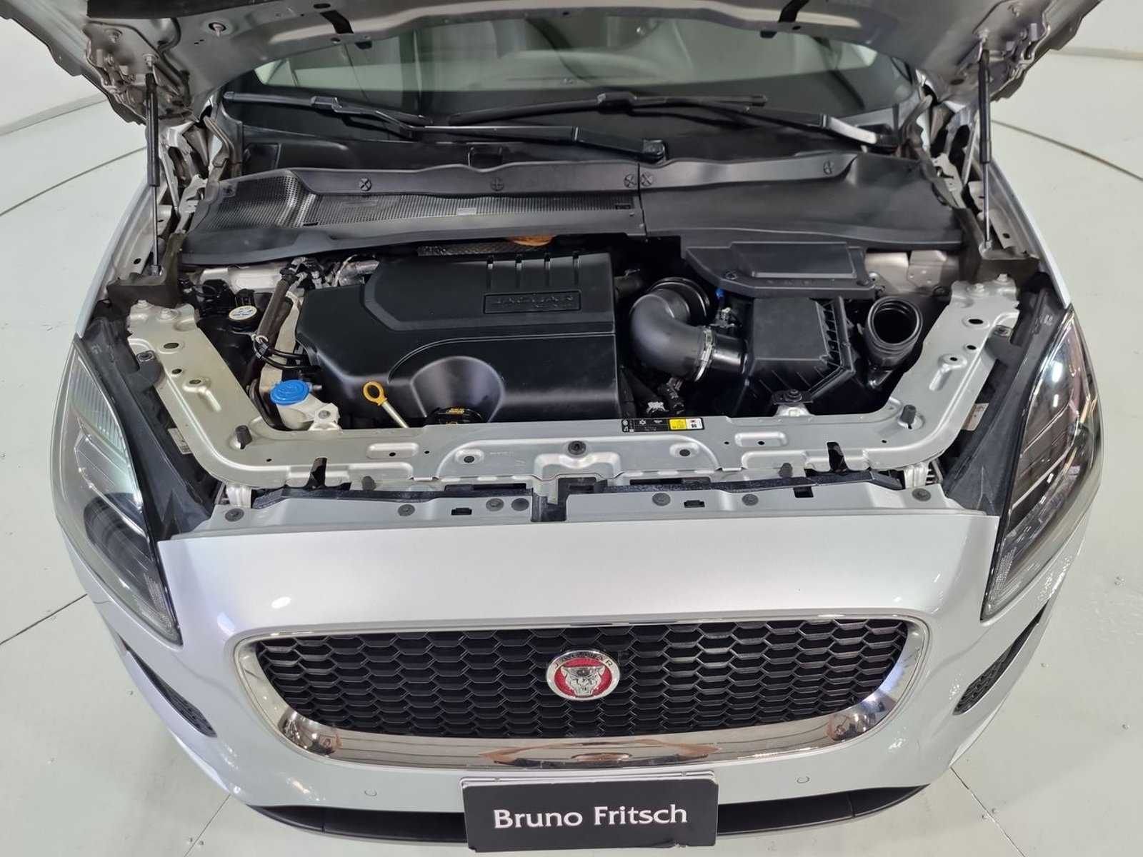 Jaguar E-PACE E PACE 4X4 2.0 AUT 2019 - Imagen 19 de 20