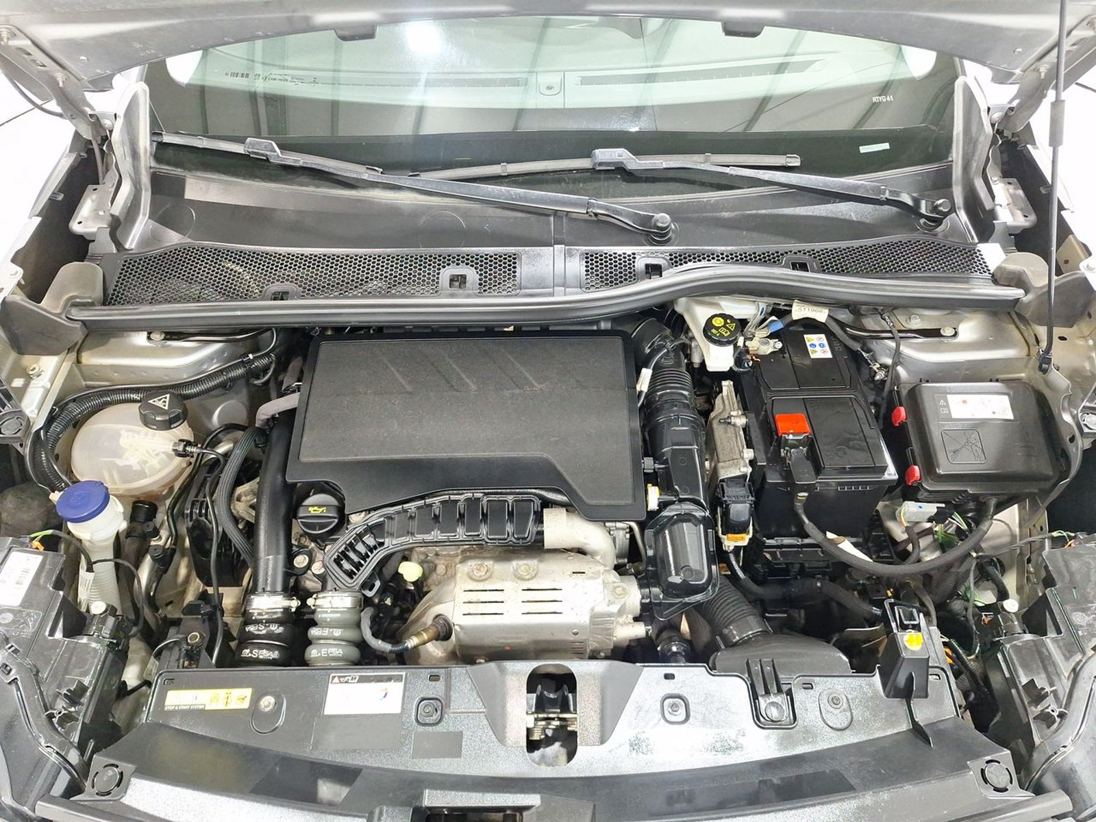 Peugeot 2008 PURETECH 130 1.2 2022 - Imagen 15 de 20