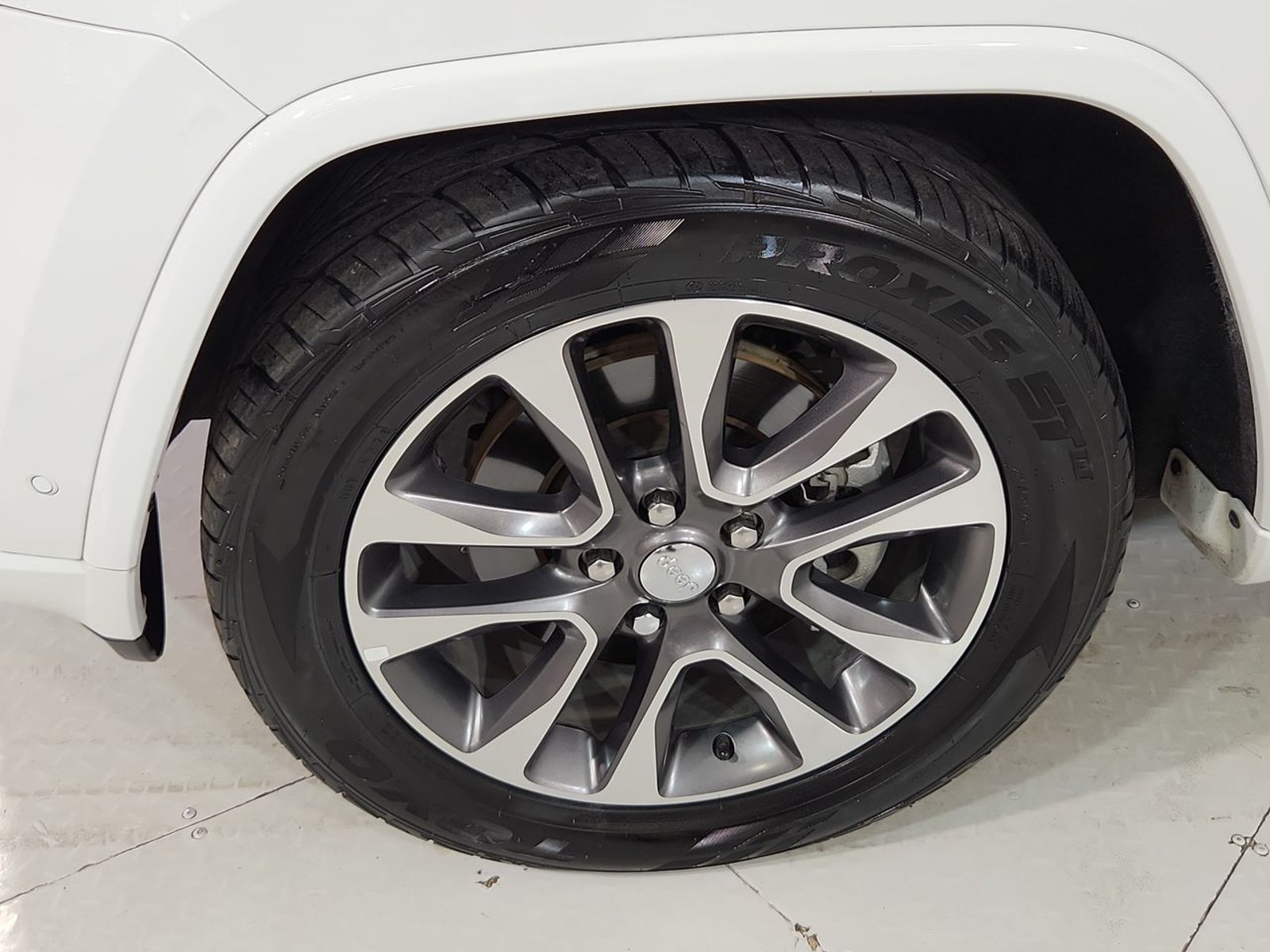 Jeep GRAND CHEROKEE G CHEROKEE OVERLAND 4X4 5.7 AUT 2018 - Imagen 18 de 20