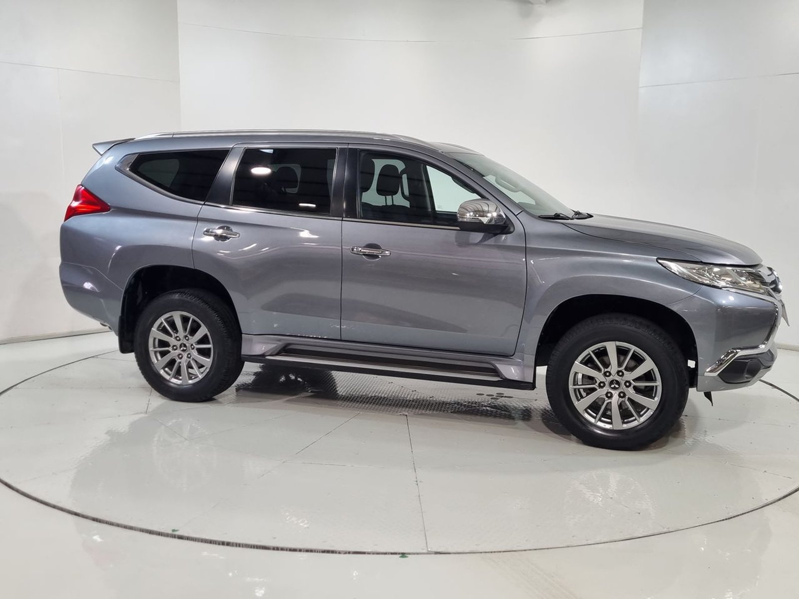 Mitsubishi MONTERO SPORT 3.0 AUT 2017 - Imagen 14 de 20