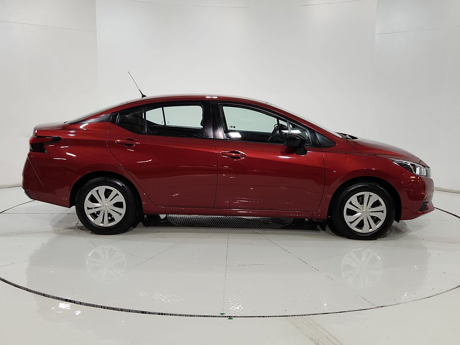 Nissan VERSA MT 1.6 2023 - Imagen 13 de 20