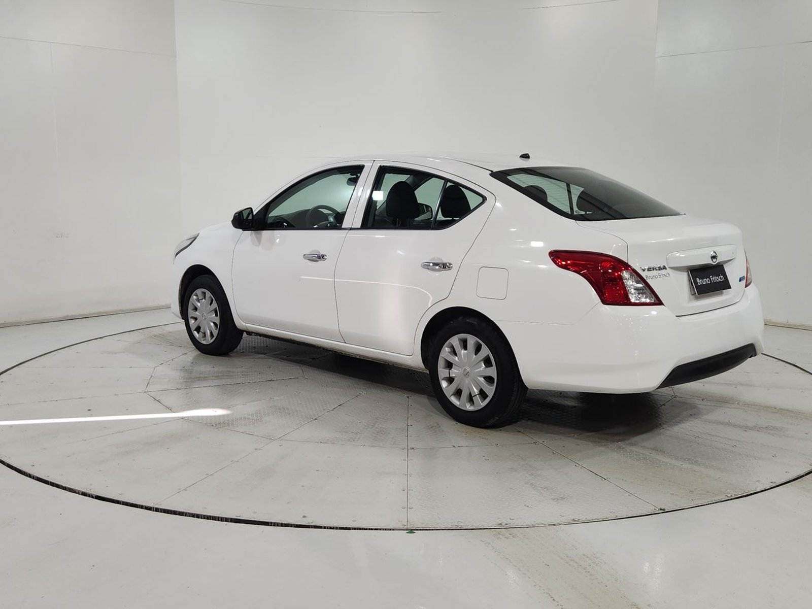 Nissan VERSA SENSE 1.6 2017 - Imagen 7 de 20