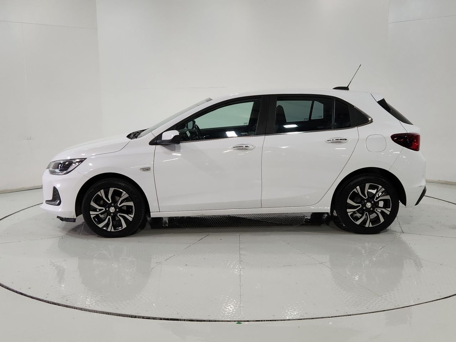 Chevrolet ONIX HB 4X2 1.0 AT 2023 - Imagen 5 de 20