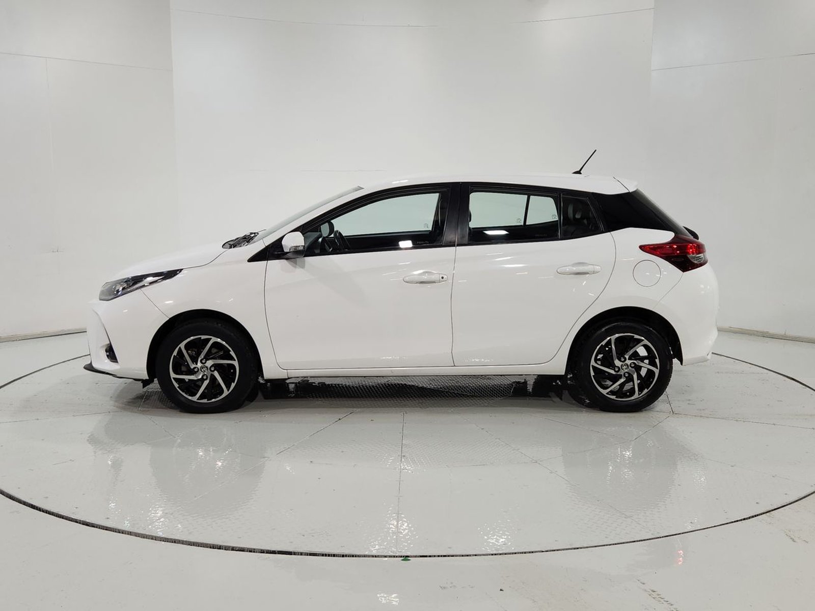 Toyota YARIS HB OTTO 1.5 2021 - Imagen 5 de 20