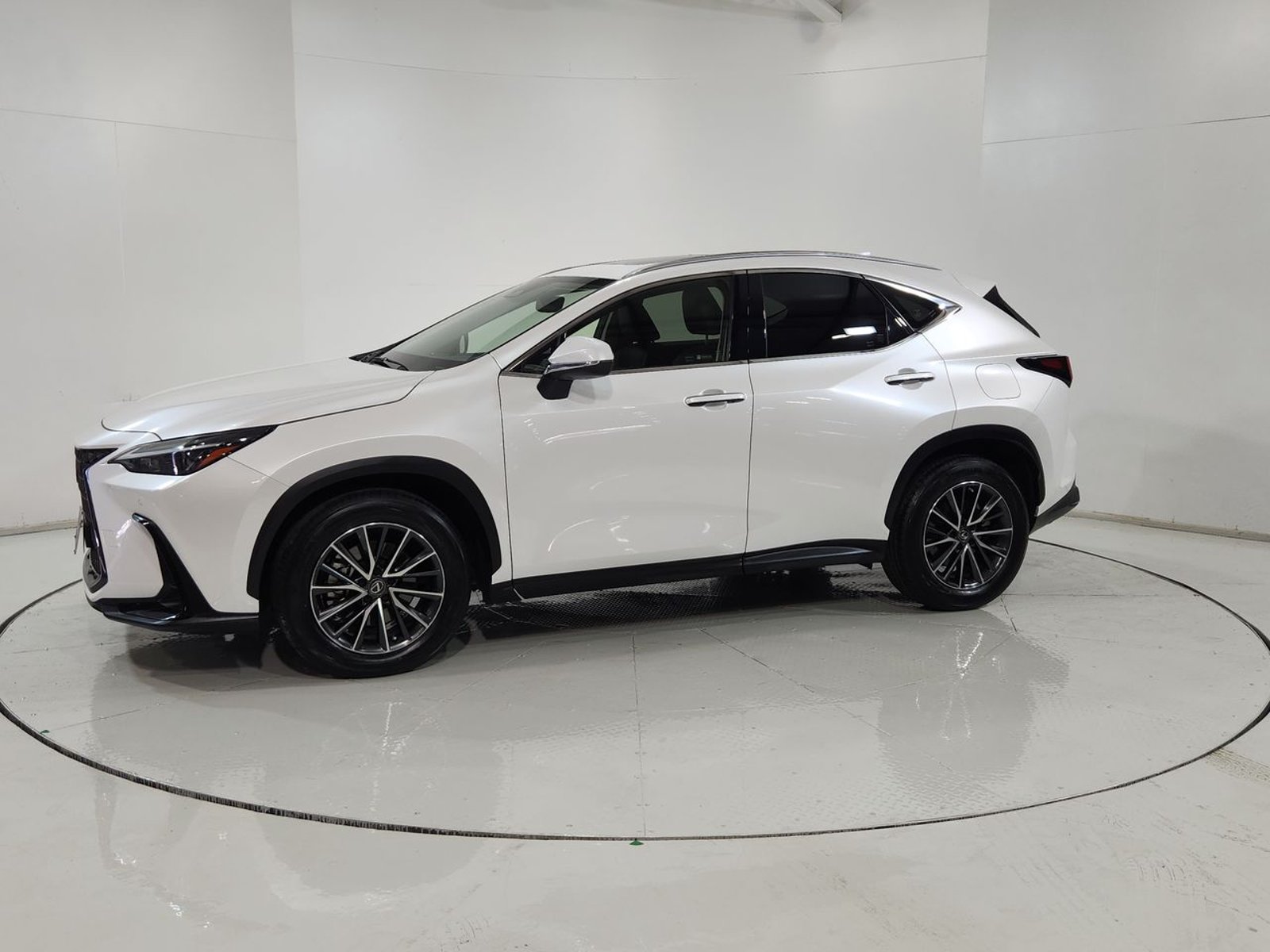 Lexus NX250 NX 250 4X4 2.5 AT 2023 - Imagen 4 de 20