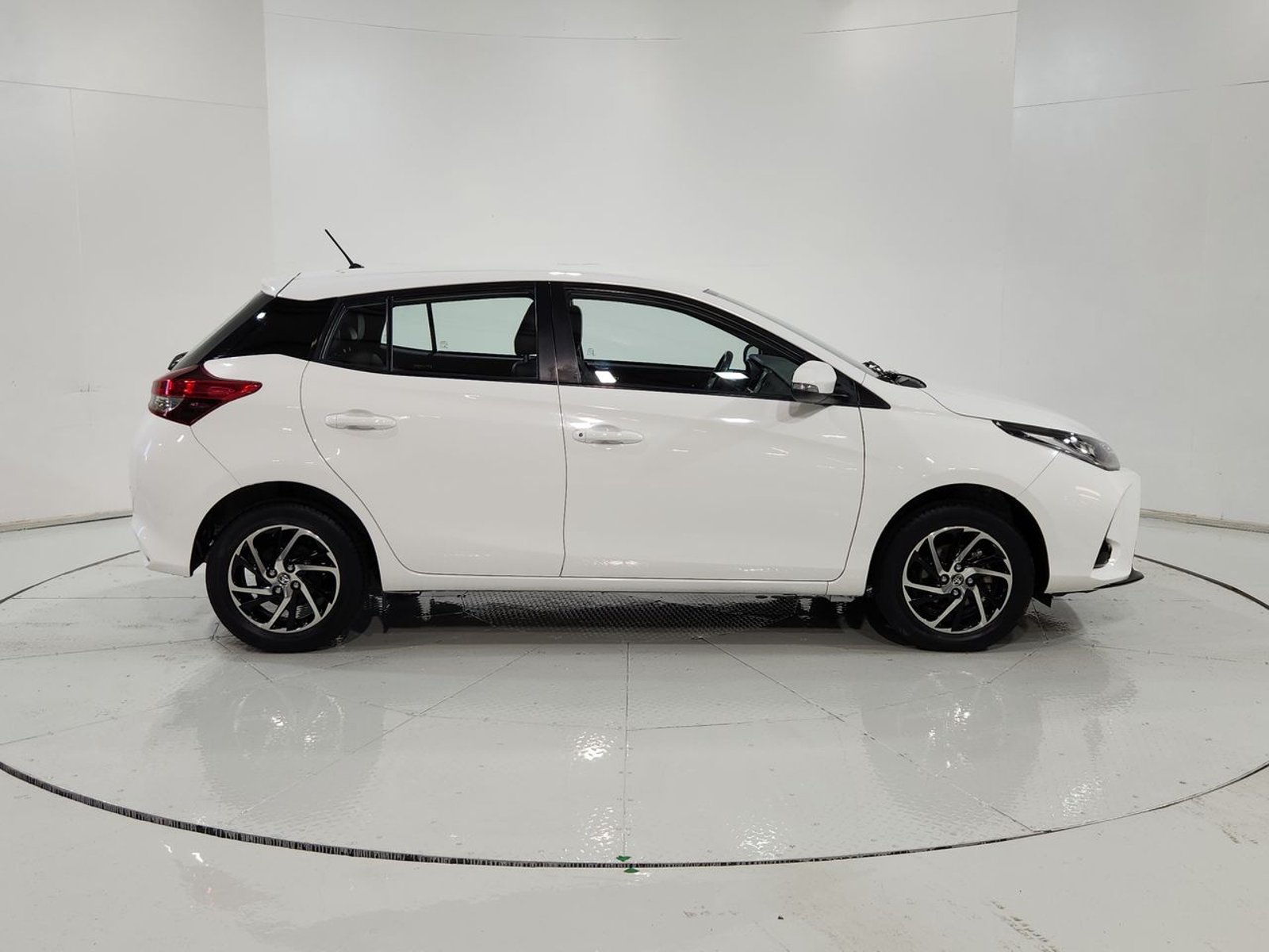 Toyota YARIS HB OTTO 1.5 2021 - Imagen 13 de 20
