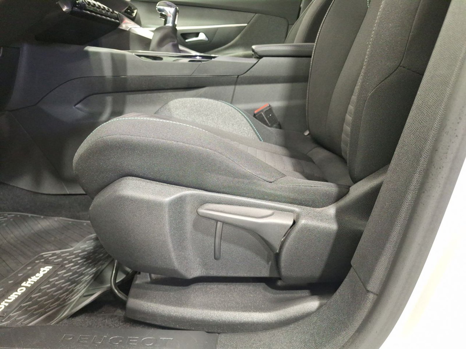 Peugeot 3008 PURETECH 1.2L 2024 - Imagen 17 de 20