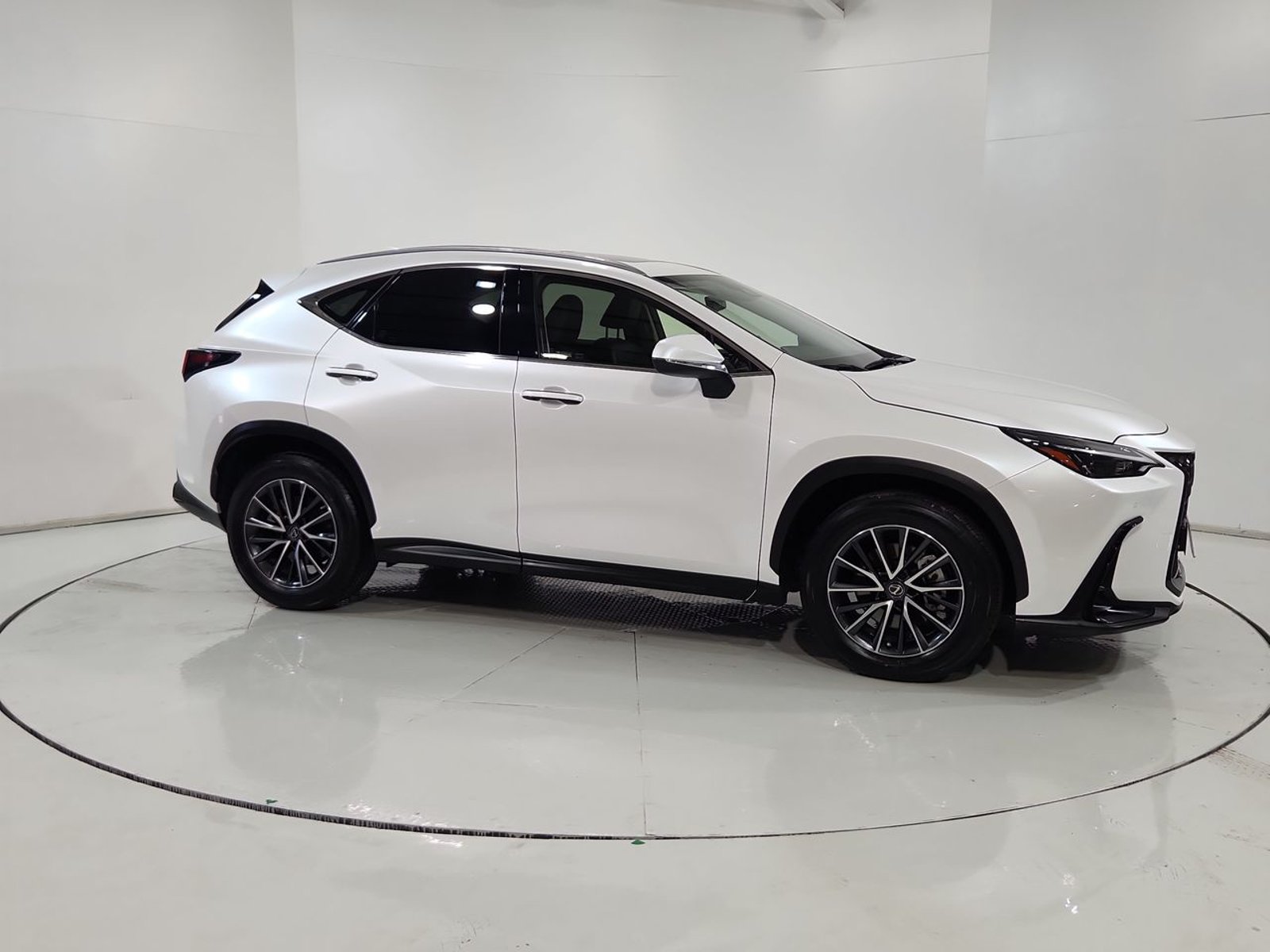 Lexus NX250 NX 250 4X4 2.5 AT 2023 - Imagen 14 de 20