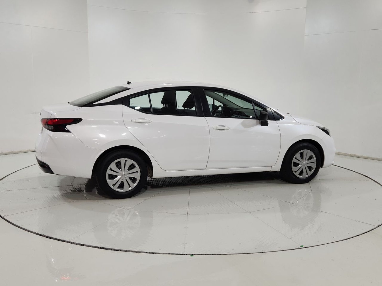 Nissan VERSA MT 1.6 2022 - Imagen 12 de 20