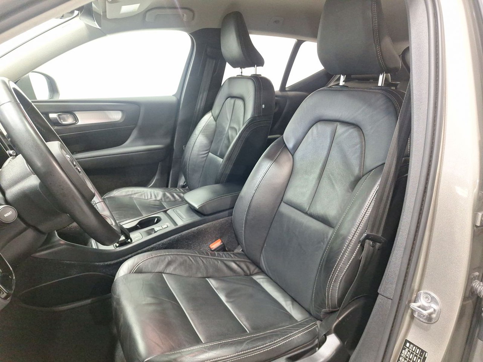 Volvo XC40 T4 FWD 2.0 AUT 2022 - Imagen 16 de 18