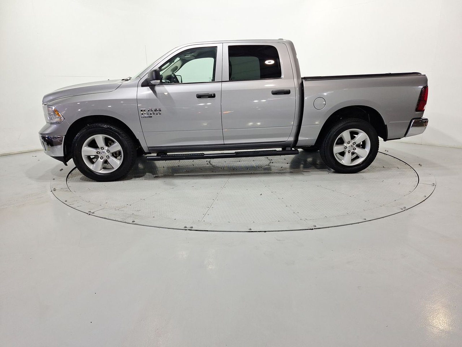 Ram 1500 CREW CAB SPORT DCAB 4X4 3.6 AT 2023 - Imagen 4 de 20