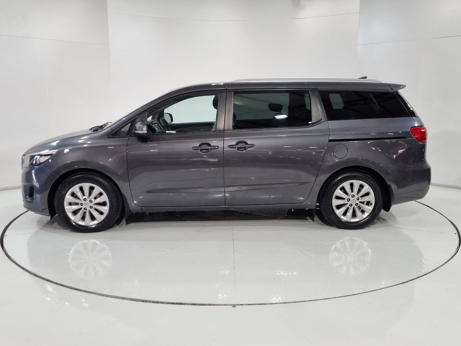 Kia GRAND CARNIVAL EX 3.3 AUT 2017 - Imagen 5 de 20