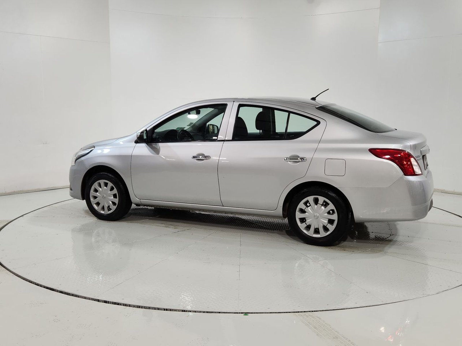 Nissan VERSA SEDAN 1.6 2020 - Imagen 6 de 20