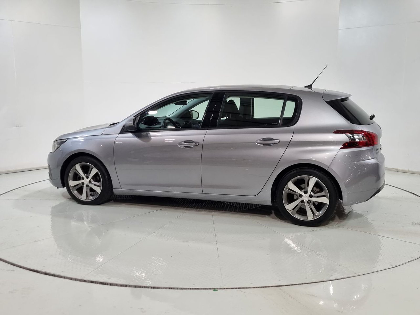 Peugeot 308 BLUEHDI 130 1.5 AUT 2021 - Imagen 6 de 20
