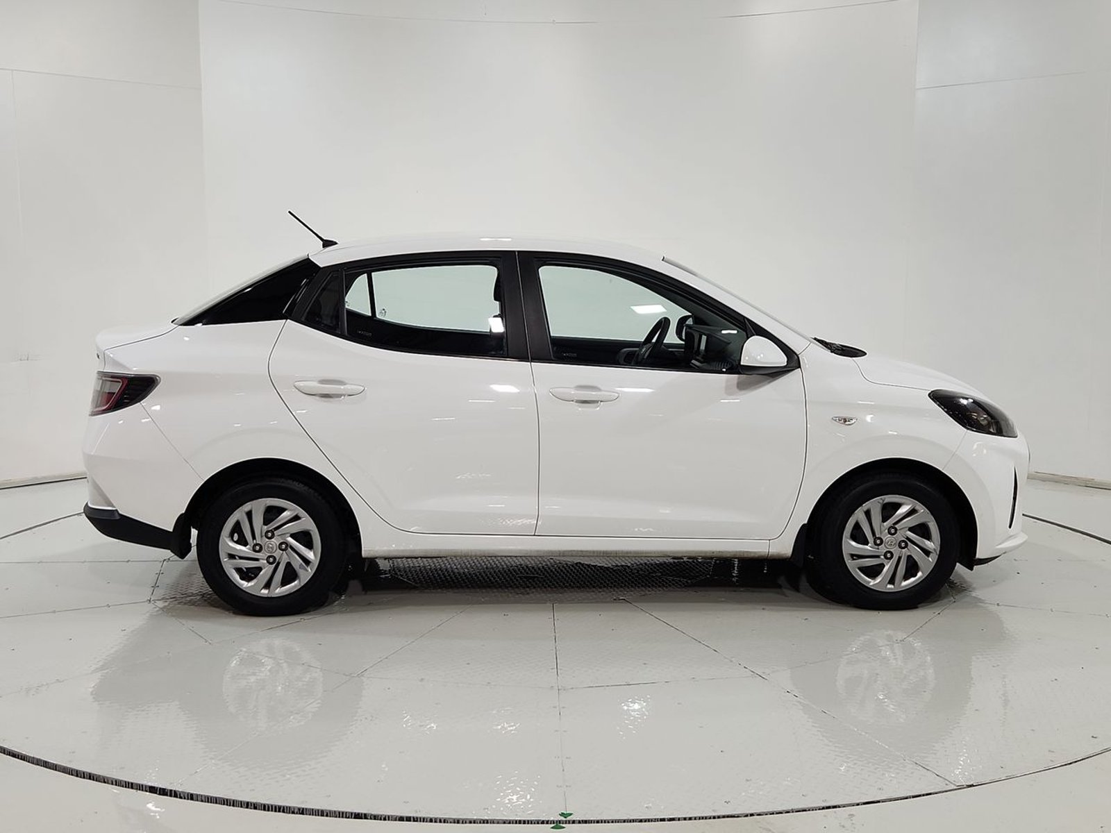 Hyundai GRAND I10 SDN 1.2 2023 - Imagen 13 de 20