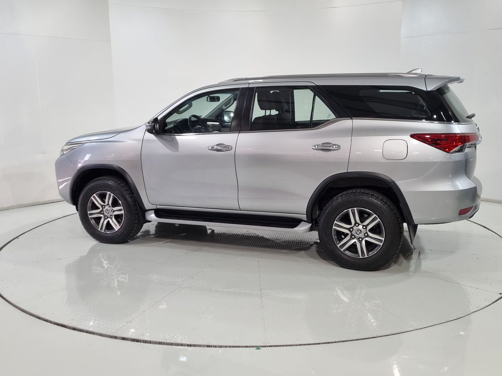 Toyota FORTUNER SRX 2.7 AUT 2020 - Imagen 6 de 20
