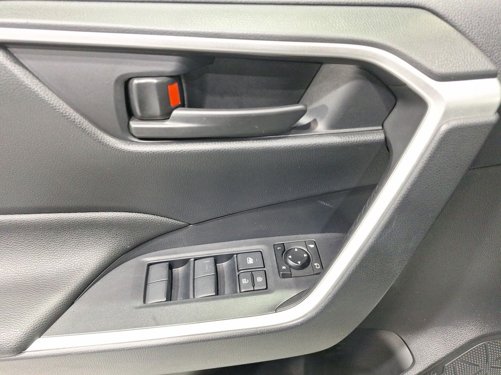 Toyota RAV4 4X2 2.0 AUT 2025 - Imagen 16 de 20