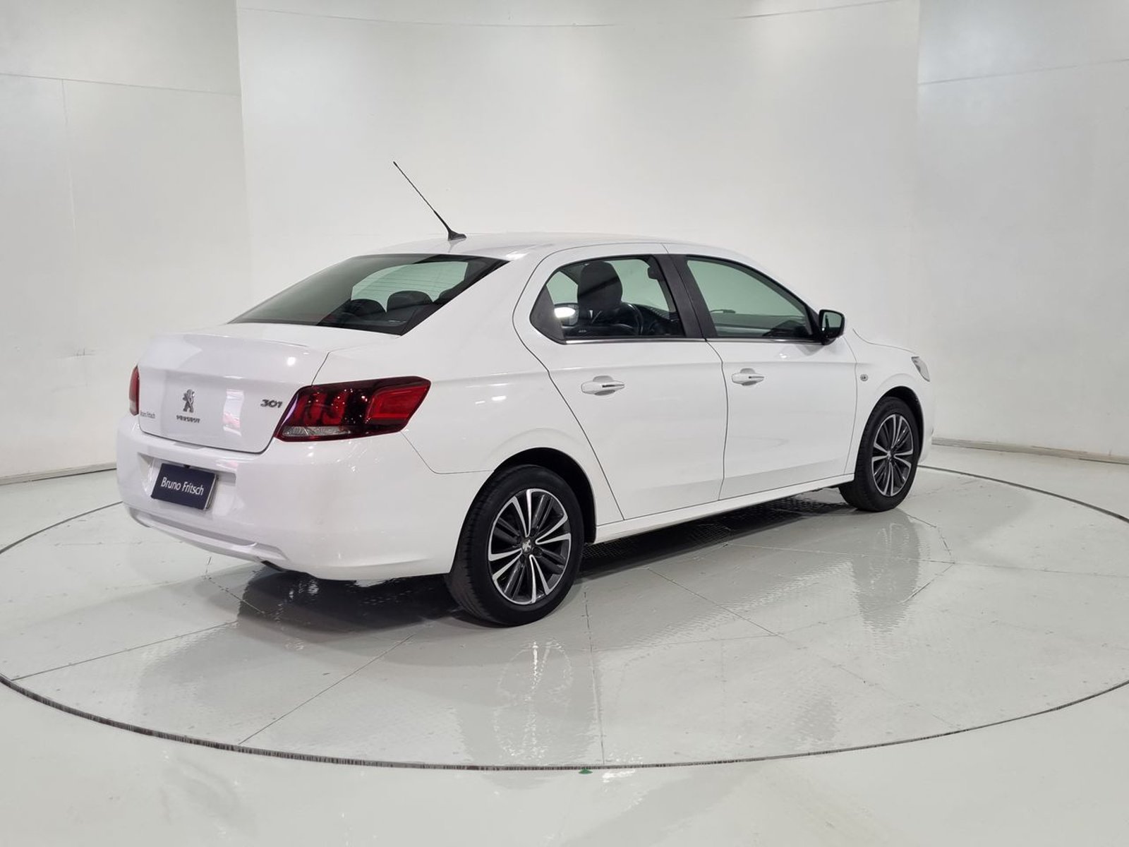 Peugeot 301 ALLURE HDI 1.6 92HP 2017 - Imagen 11 de 20