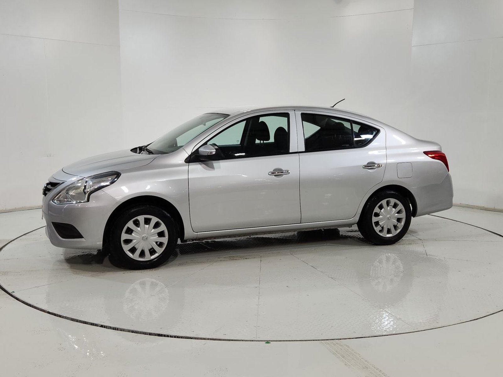 Nissan VERSA SEDAN 1.6 2020 - Imagen 4 de 20