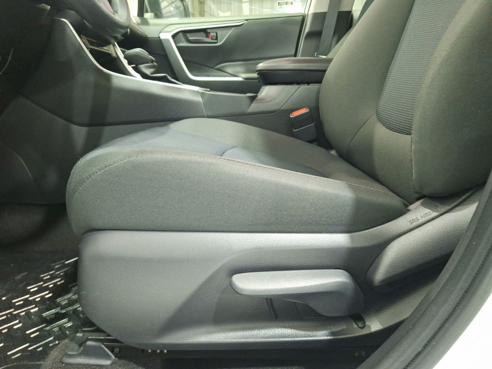 Toyota RAV4 4X2 2.0 AUT 2025 - Imagen 17 de 20