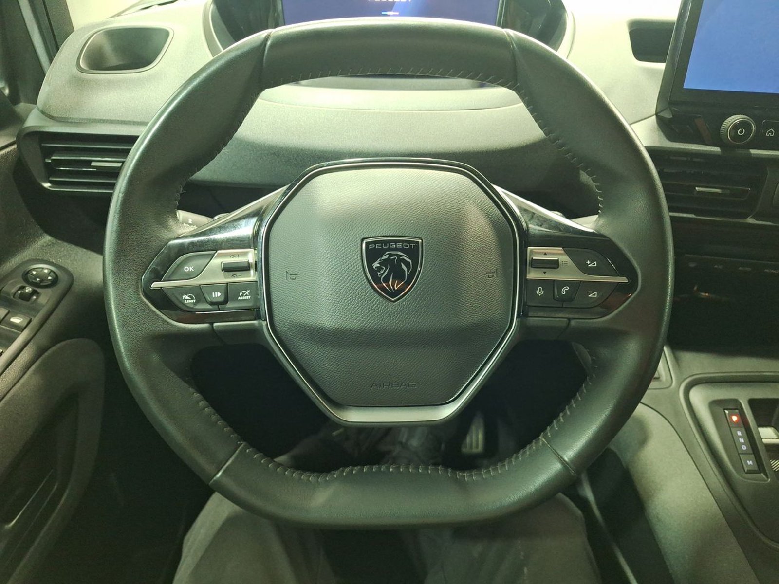 Peugeot RIFTER MCA ALLURE BLUEHDI 130 EAT8 2025 - Imagen 19 de 20