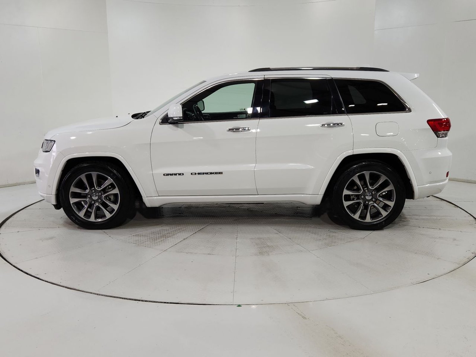 Jeep GRAND CHEROKEE G CHEROKEE OVERLAND 4X4 5.7 AUT 2018 - Imagen 5 de 20