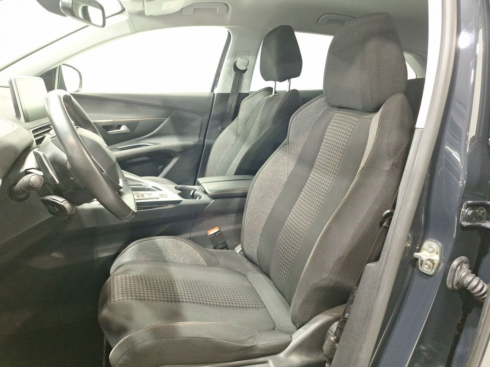 Peugeot 3008 ACTIVE 1.6 AUT 2021 - Imagen 18 de 20
