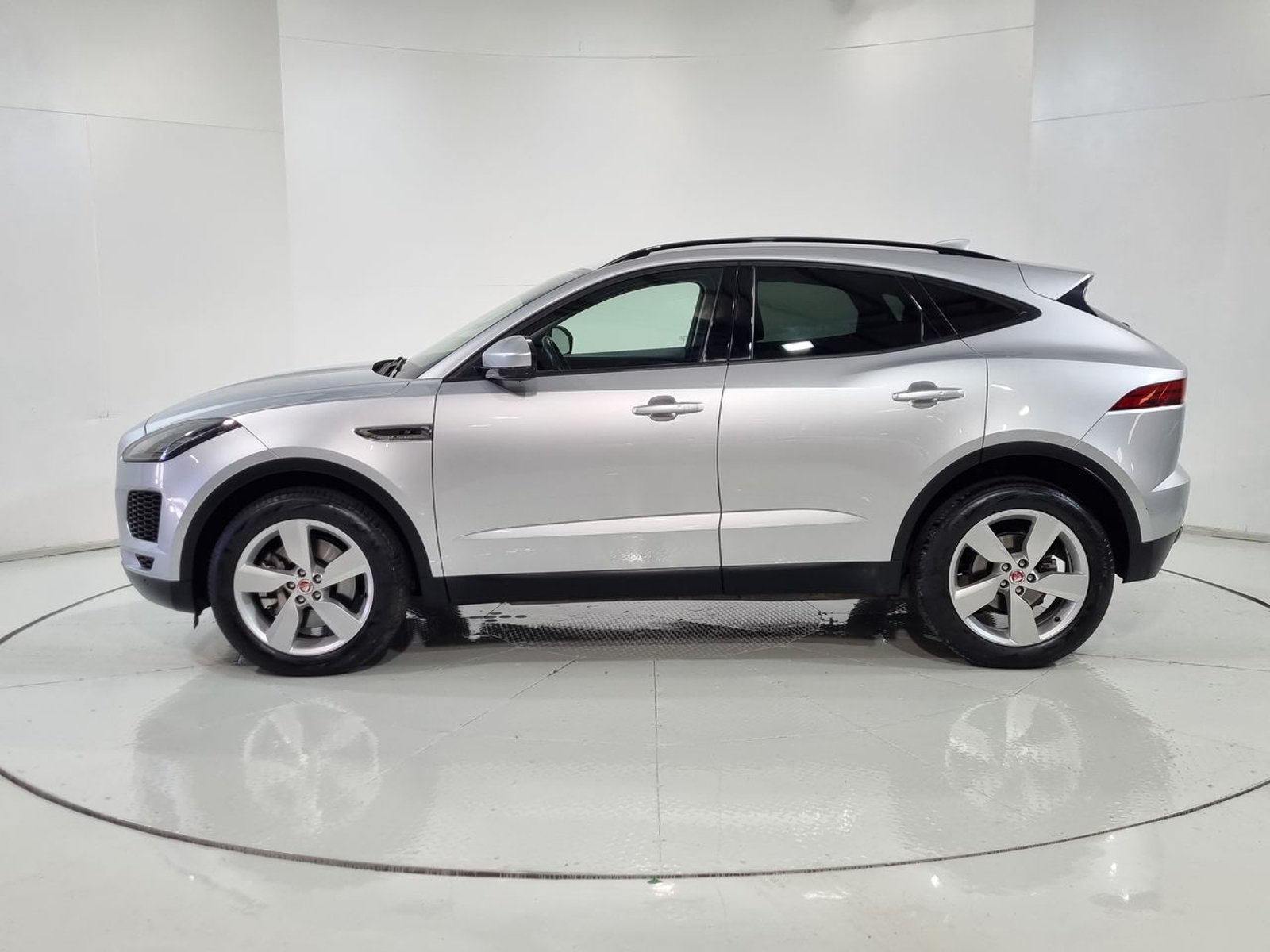 Jaguar E-PACE E PACE 4X4 2.0 AUT 2019 - Imagen 5 de 20