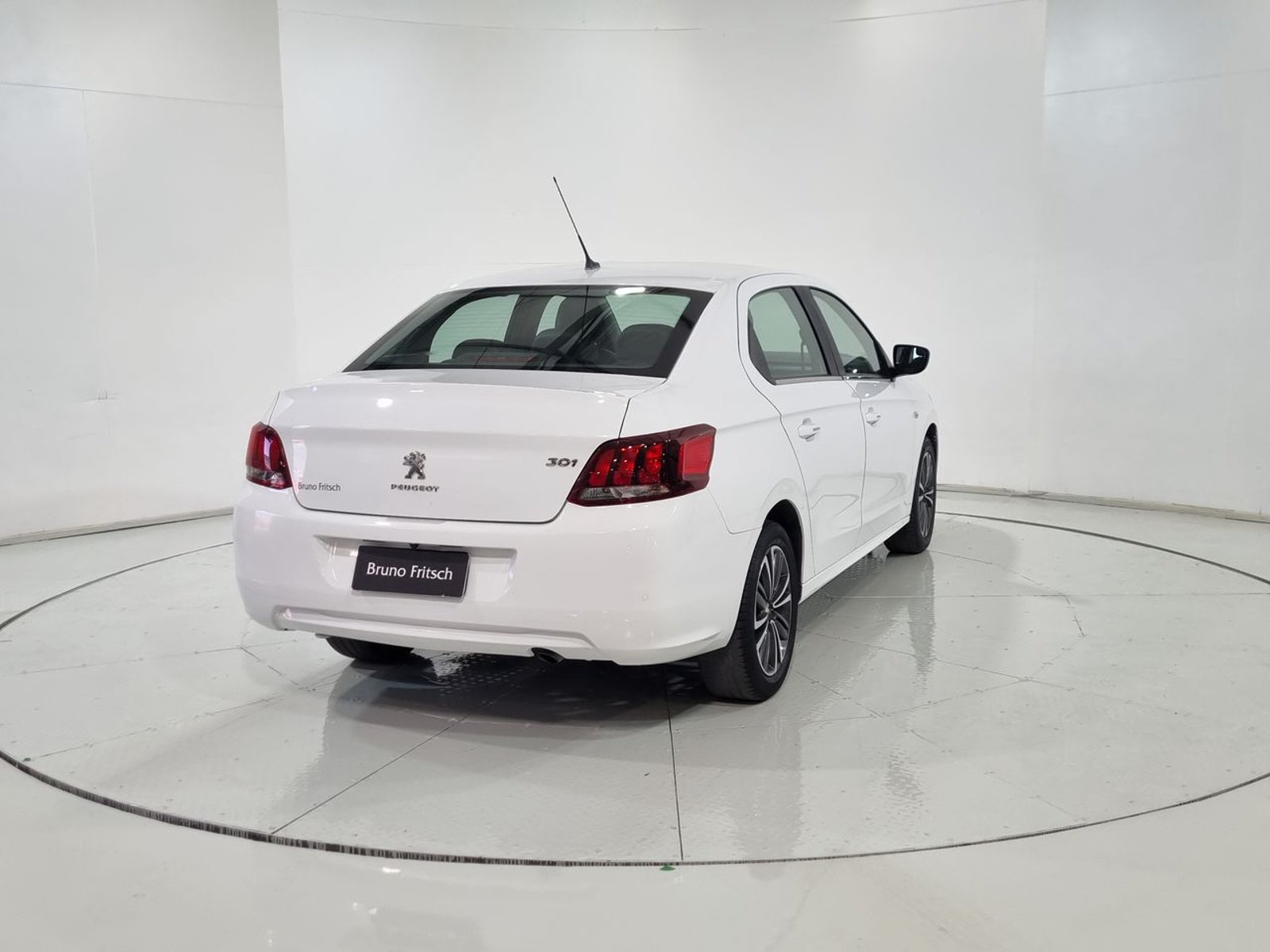 Peugeot 301 ALLURE HDI 1.6 92HP 2017 - Imagen 10 de 20