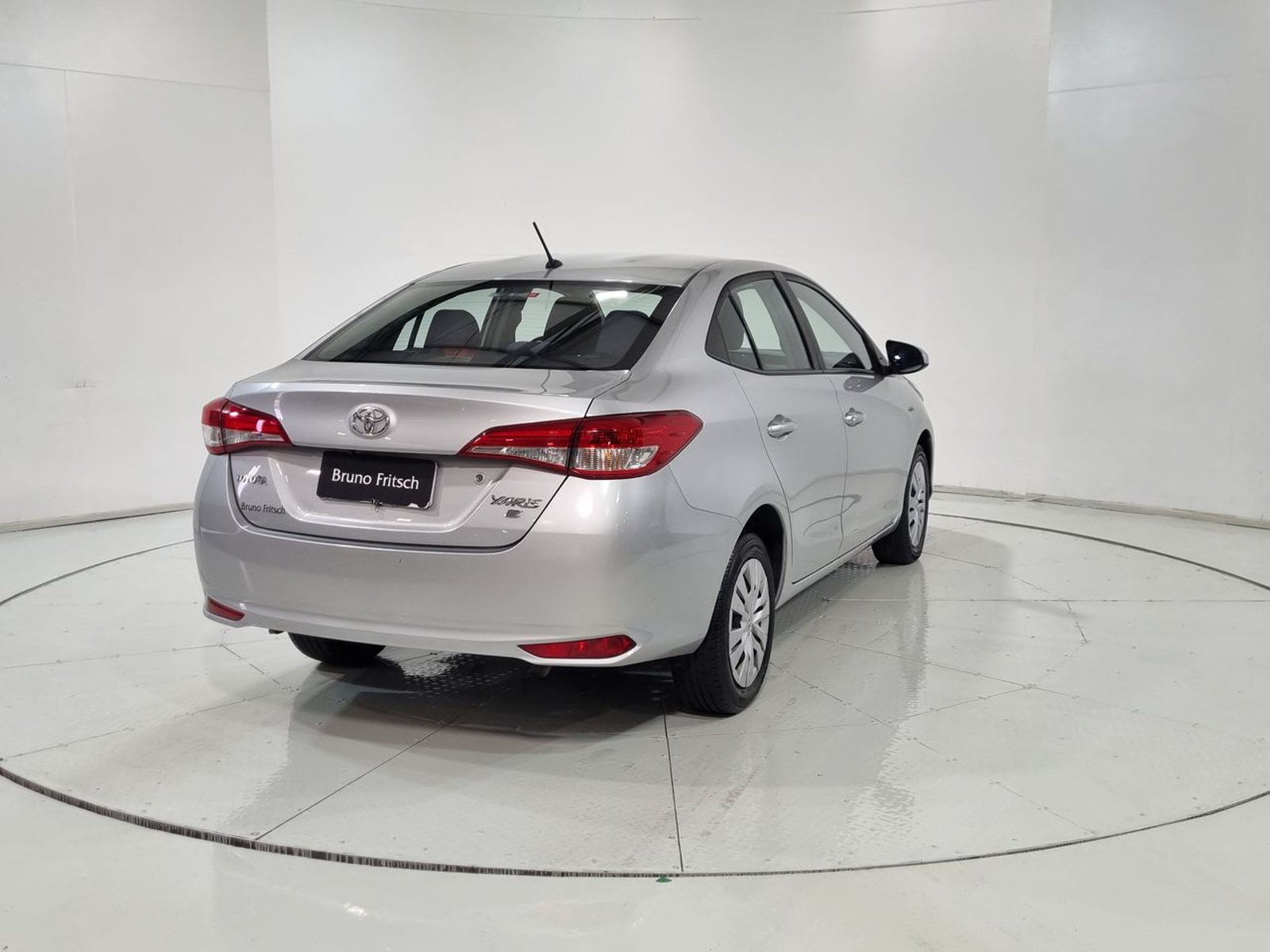 Toyota YARIS SEDAN OTTO 1.5 2023 - Imagen 10 de 20