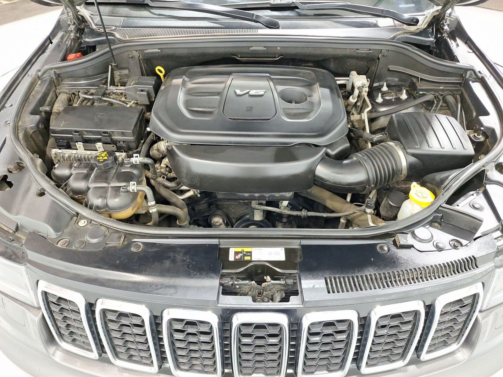 Jeep GRAND CHEROKEE LAREDO 4X4 3.6 AUT 2019 - Imagen 15 de 20
