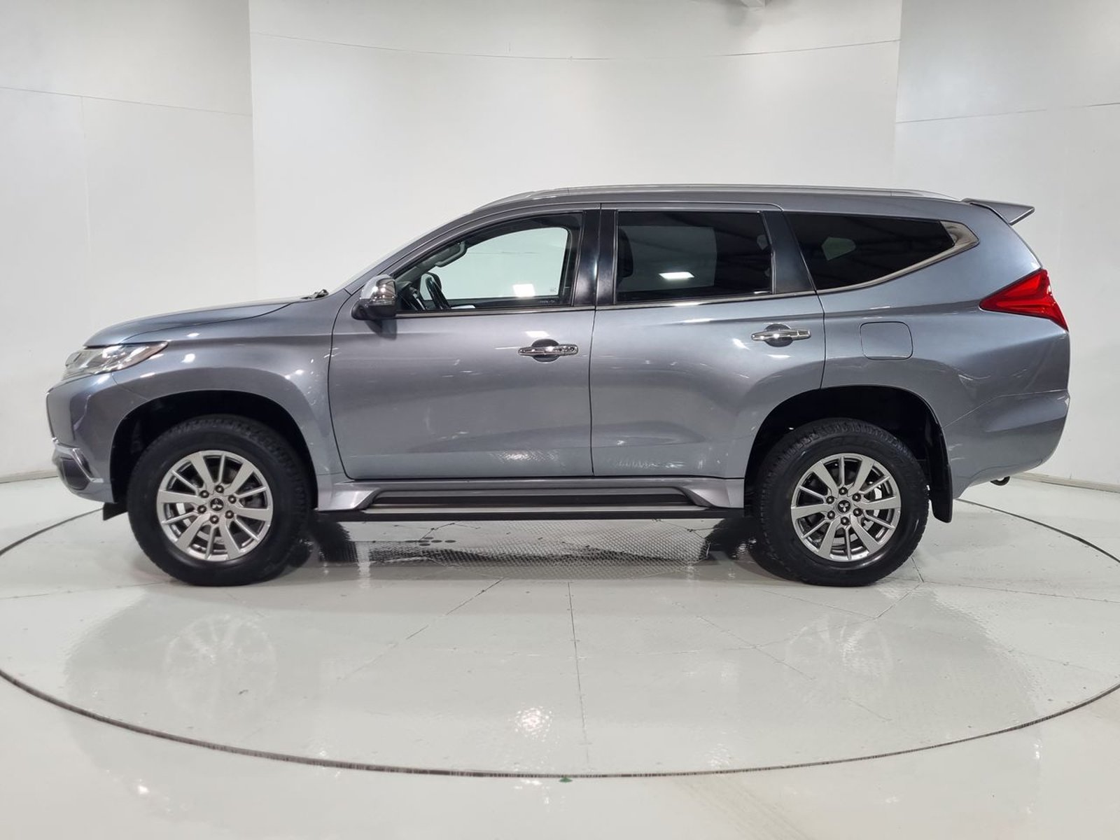 Mitsubishi MONTERO SPORT 3.0 AUT 2017 - Imagen 5 de 20