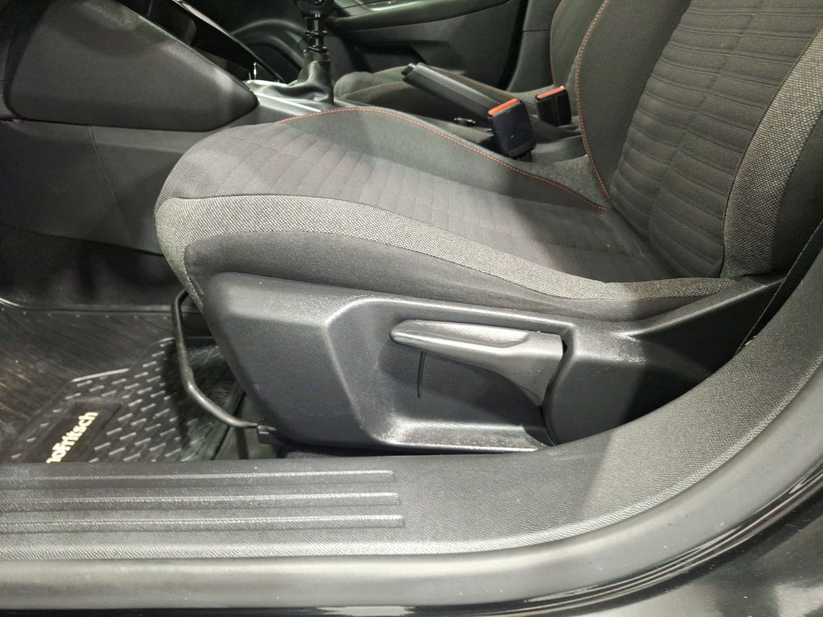 Peugeot 2008 BLUE HDI 100 4X2 1.5 2022 - Imagen 17 de 20