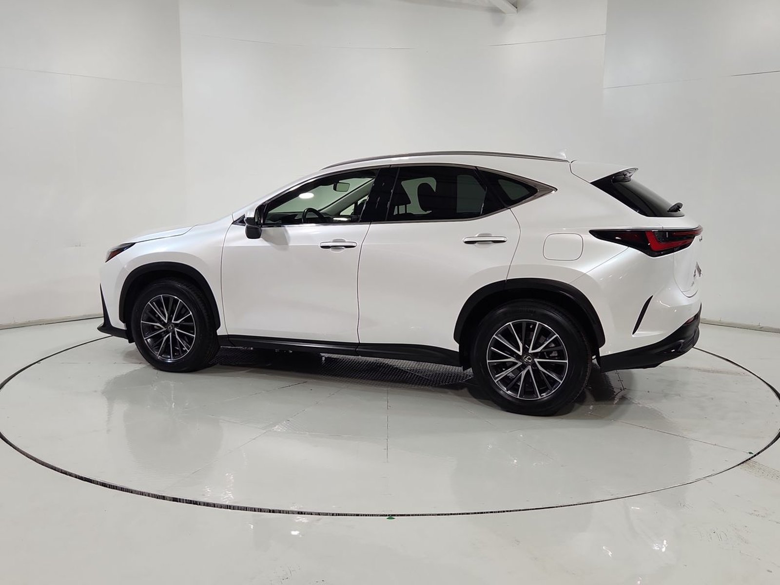 Lexus NX250 NX 250 4X4 2.5 AT 2023 - Imagen 6 de 20