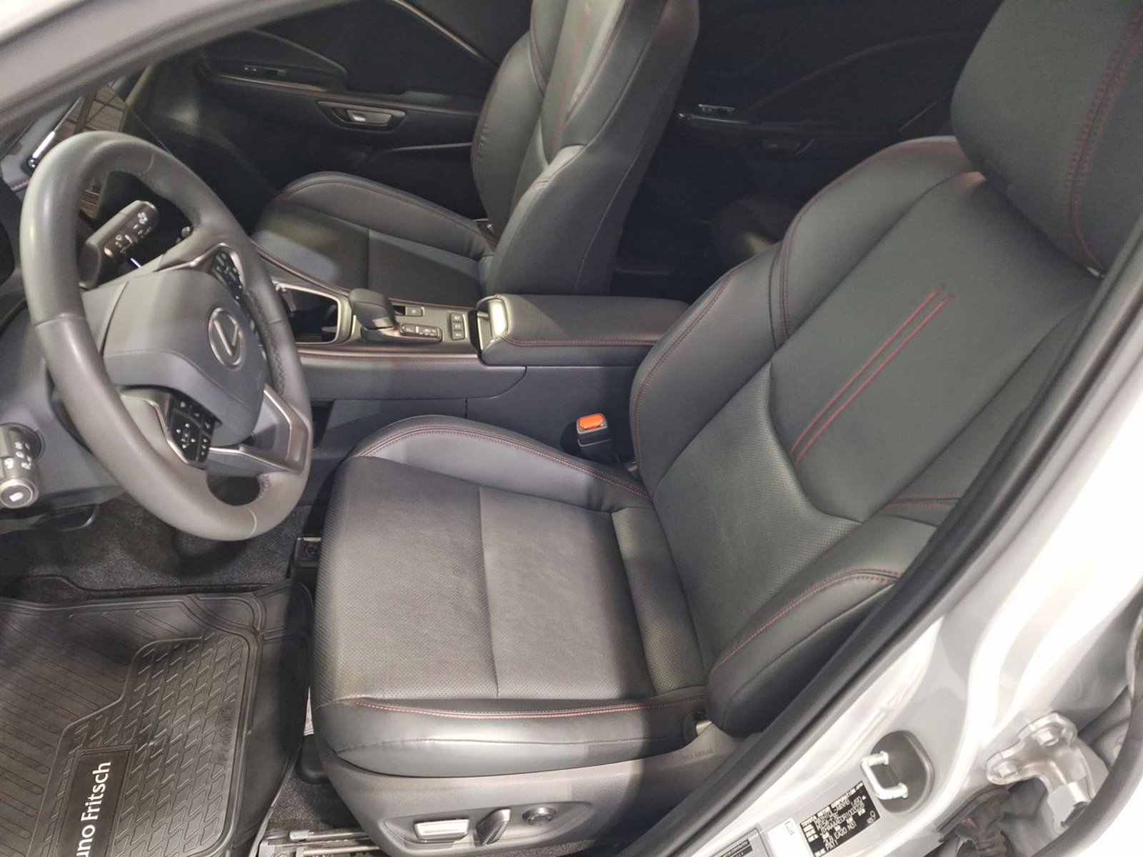 Lexus LBX HEV 1.5 AUT 2024 - Imagen 18 de 20