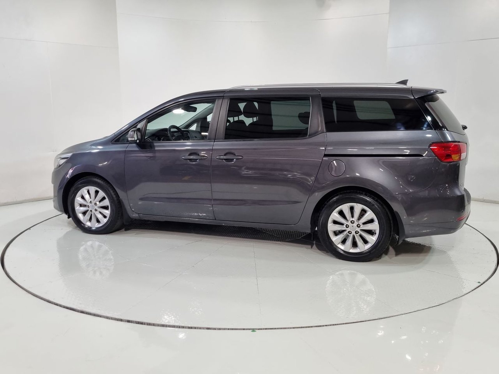 Kia GRAND CARNIVAL EX 3.3 AUT 2017 - Imagen 6 de 20