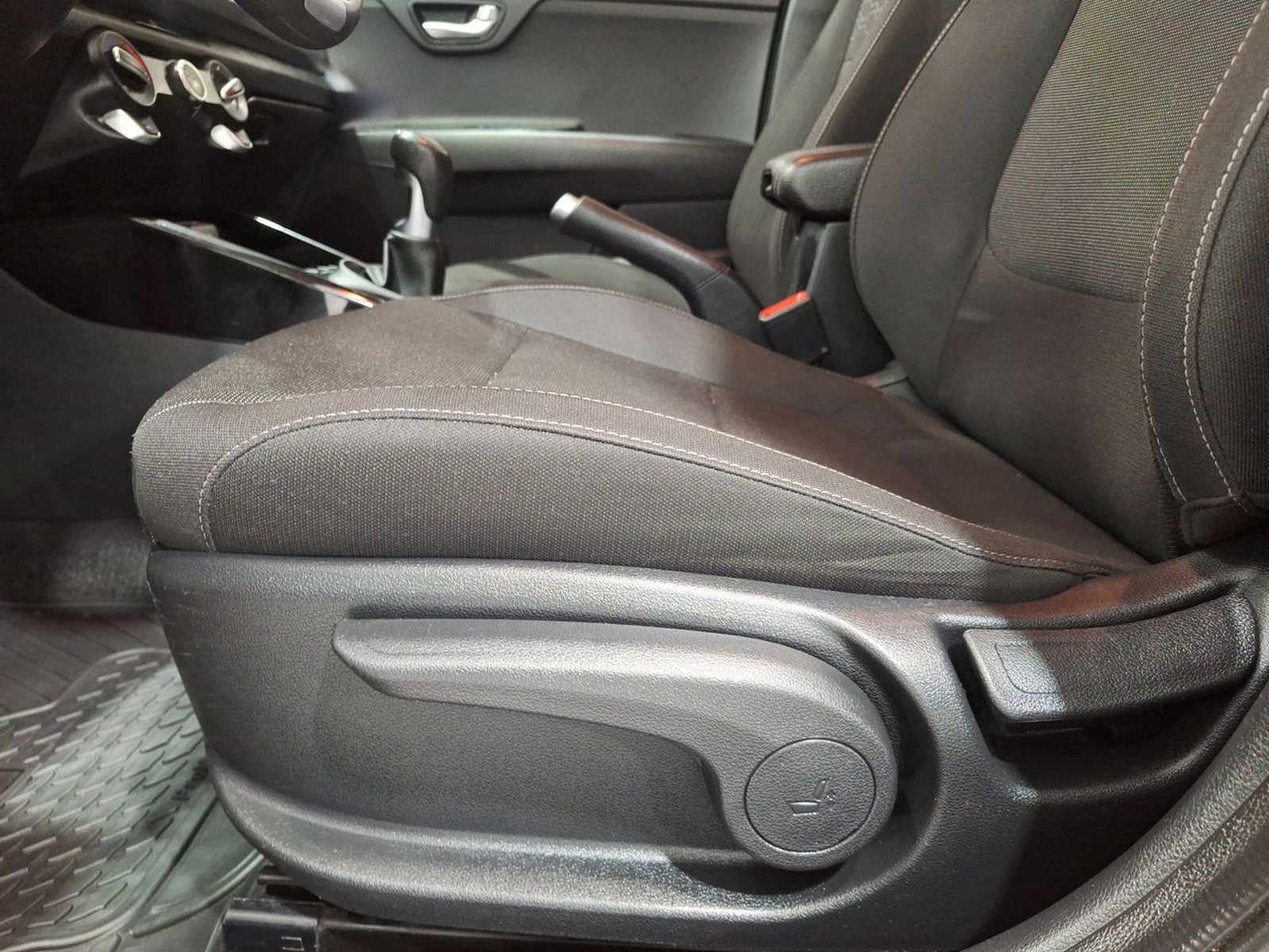 Kia RIO 5 HATCH BACK 1.4 2021 - Imagen 17 de 20