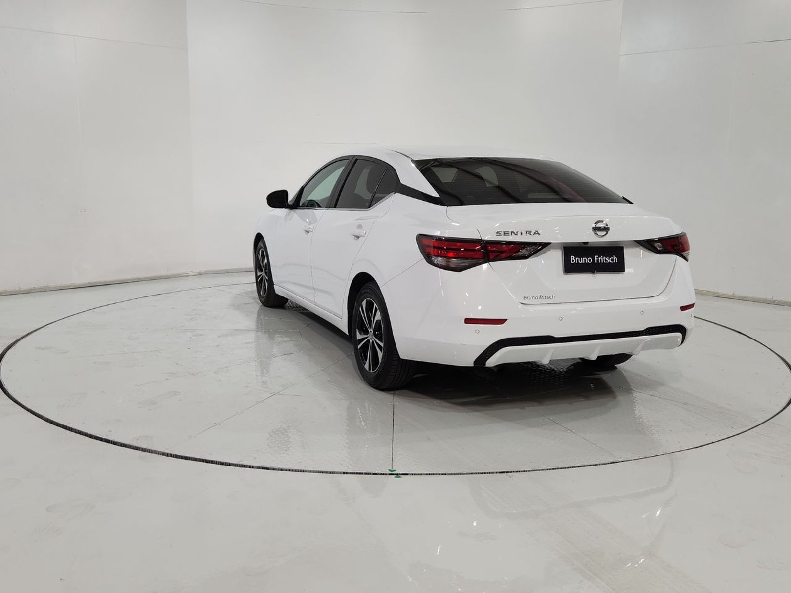 Nissan SENTRA SENSE MT 2024 - Imagen 8 de 20