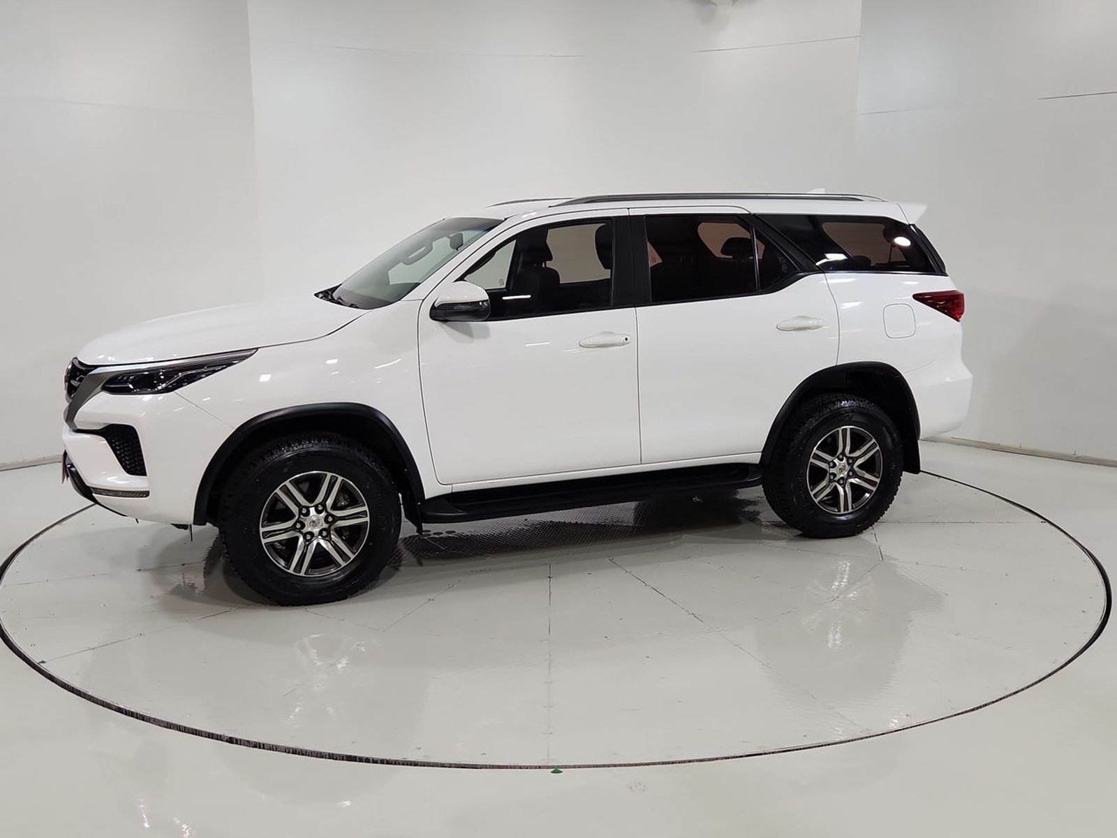 Toyota FORTUNER SRV 2.7 AUT 2022 - Imagen 4 de 20
