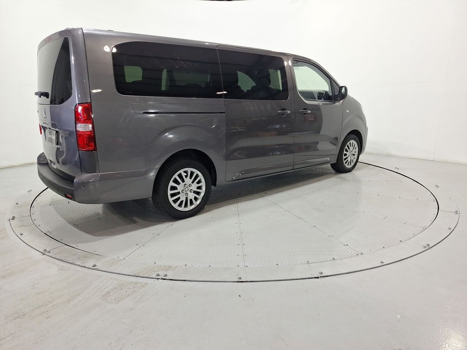 Peugeot TRAVELLER L3 BLUE HDI 180 2.0 AUT 2024 - Imagen 9 de 20