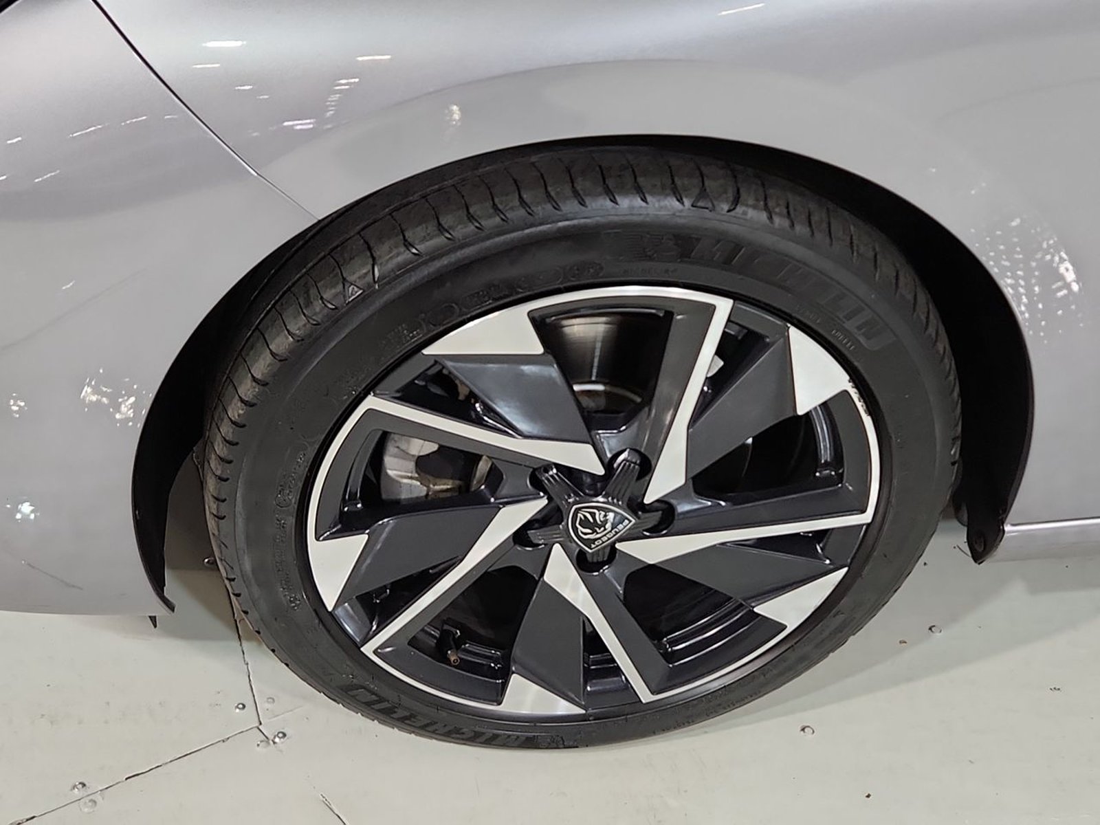 Peugeot 308 BLUEHDI 1.5 AUT 2024 - Imagen 18 de 20