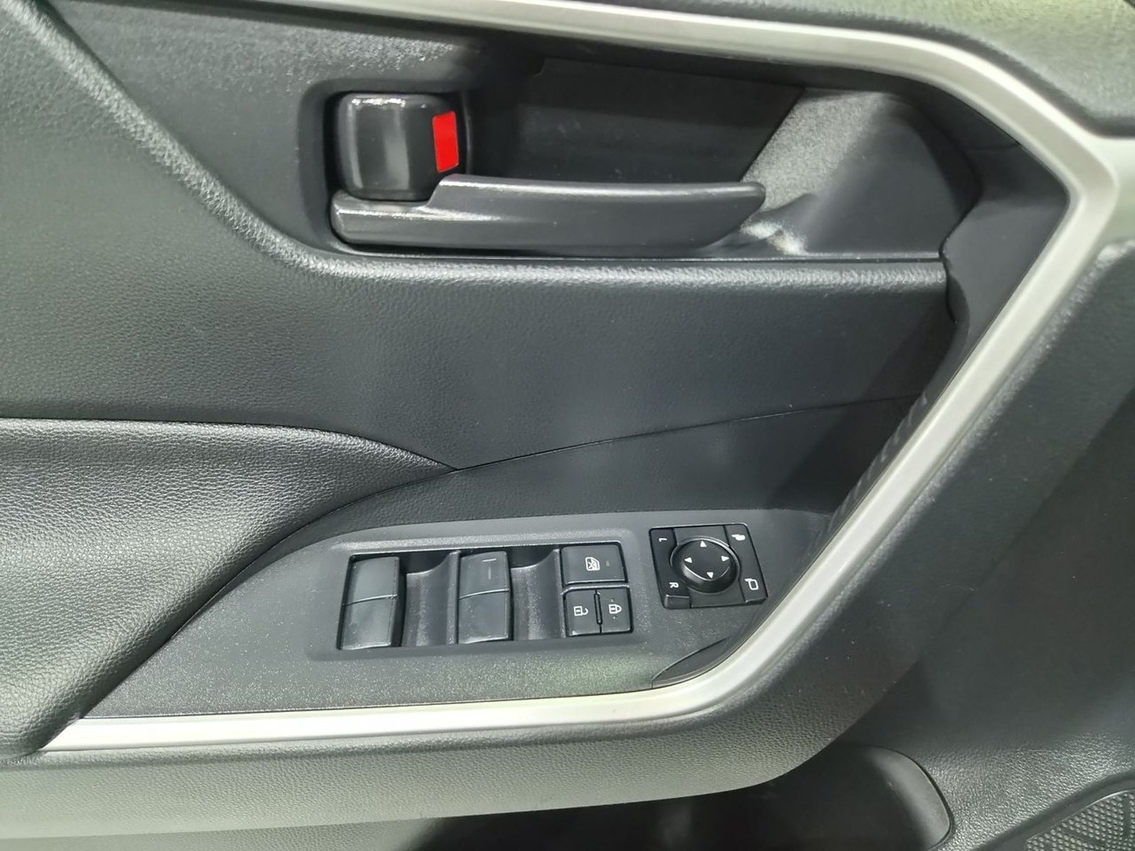 Toyota RAV4 4X2 2.0 AUT 2023 - Imagen 16 de 20