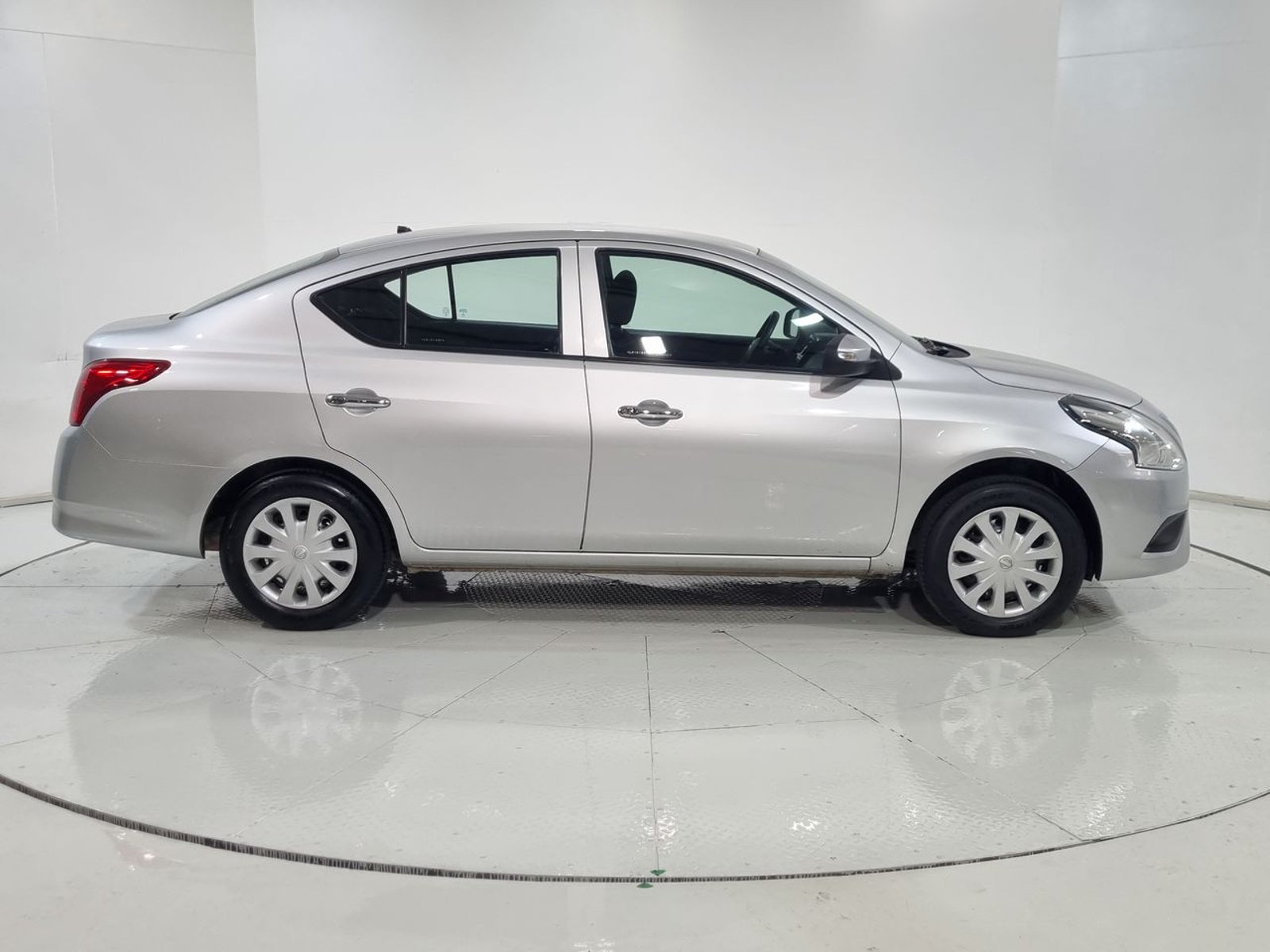 Nissan VERSA SENSE 1.6 2019 - Imagen 13 de 20