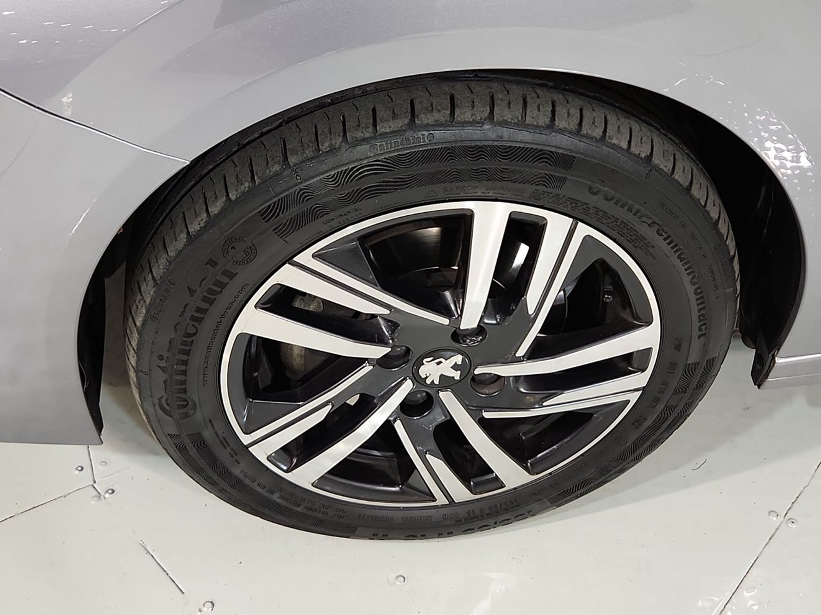 Peugeot 208 PURETECH 130 EAT8 1.2 AUT 2023 - Imagen 18 de 20