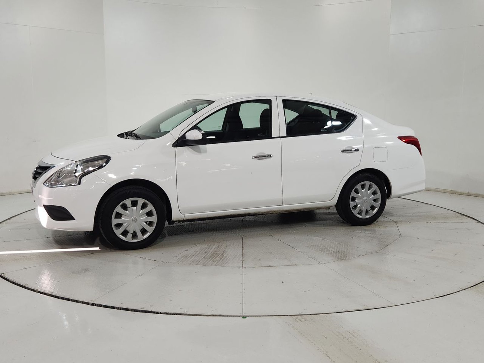 Nissan VERSA SENSE 1.6 2017 - Imagen 4 de 20