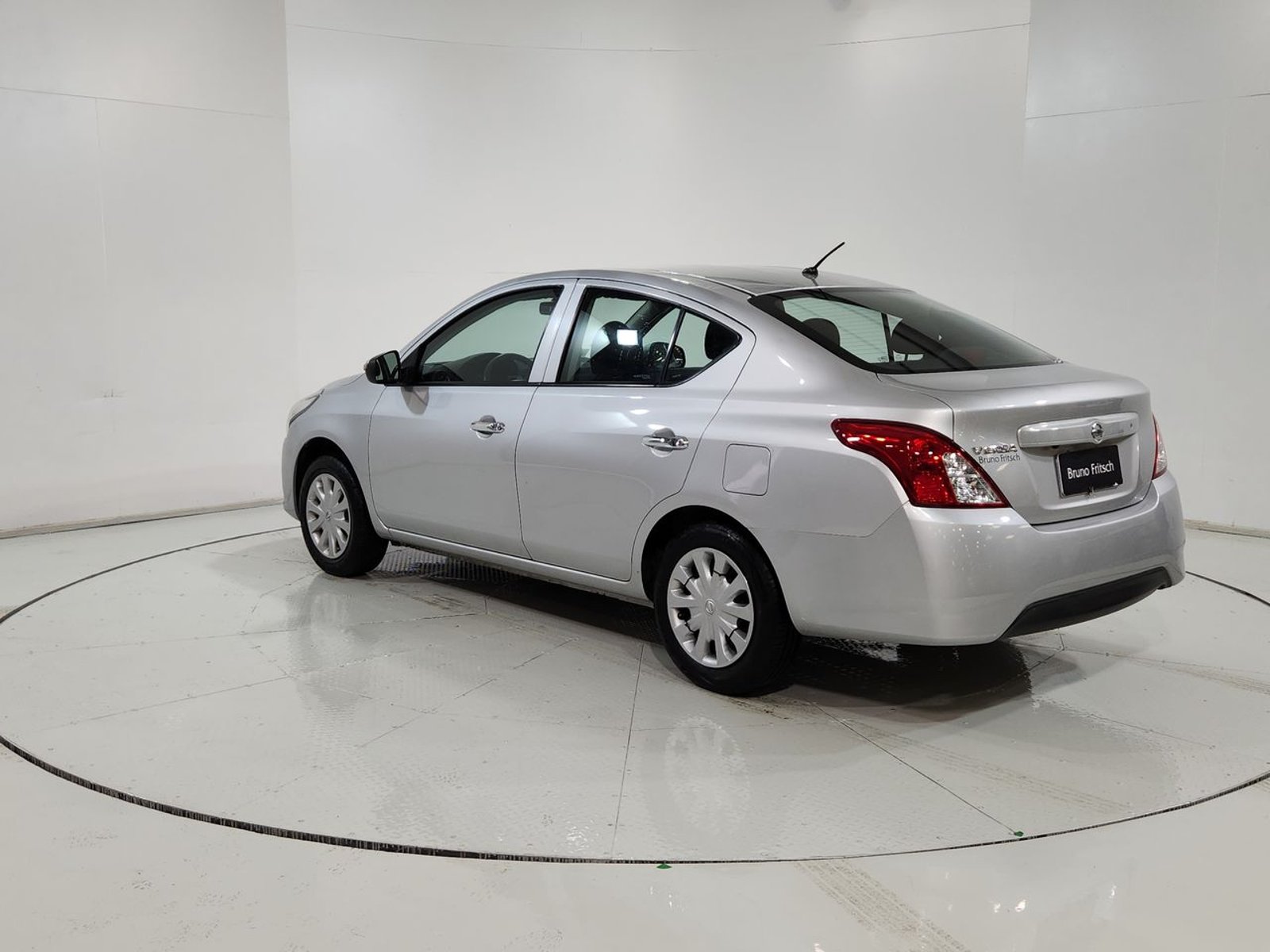 Nissan VERSA SEDAN 1.6 2020 - Imagen 7 de 20