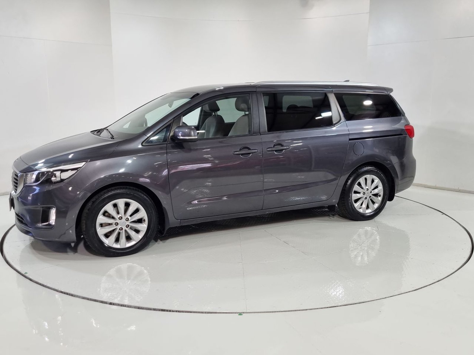 Kia GRAND CARNIVAL EX 3.3 AUT 2017 - Imagen 4 de 20