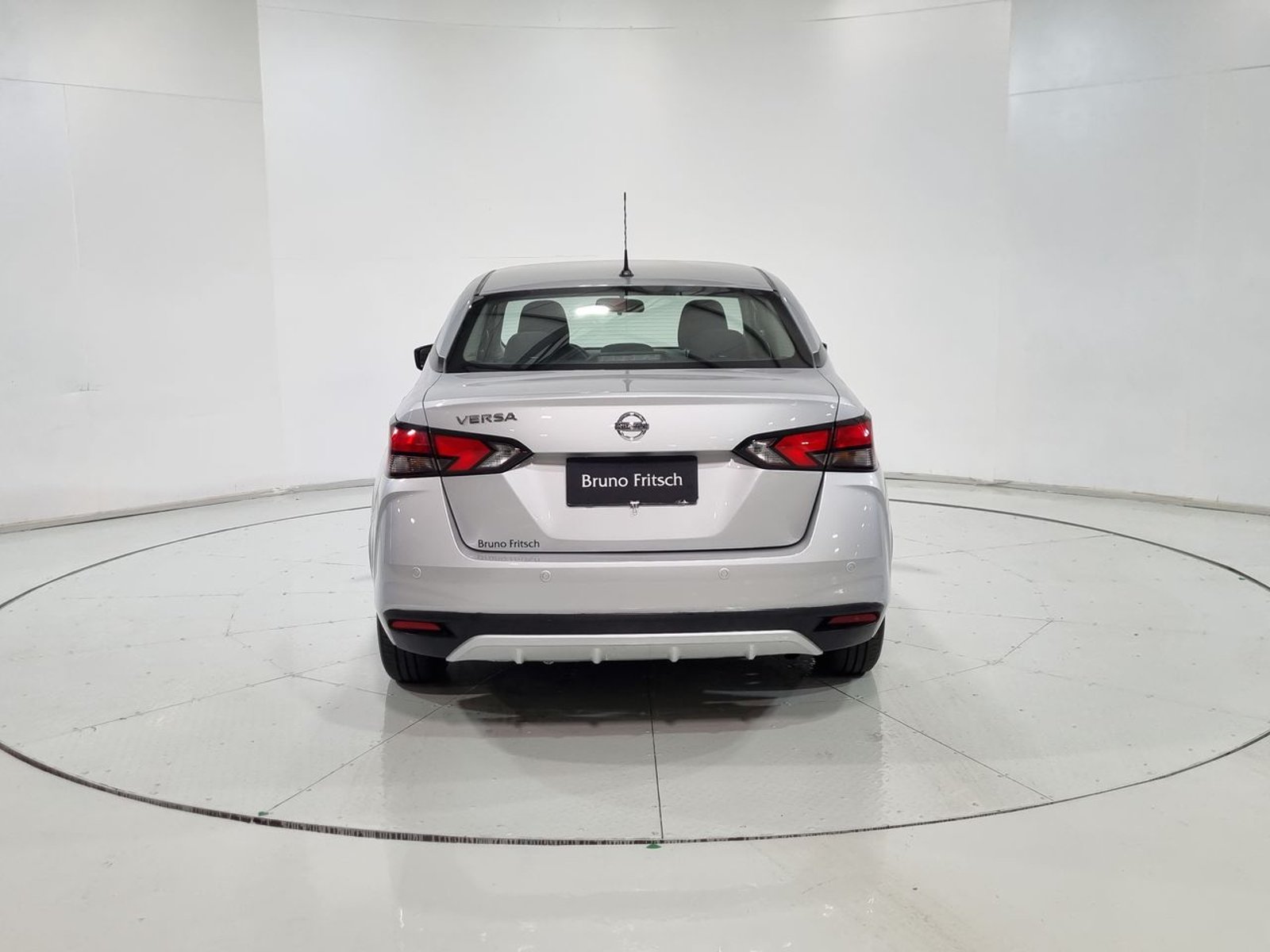 Nissan VERSA MT 1.6 2023 - Imagen 9 de 20
