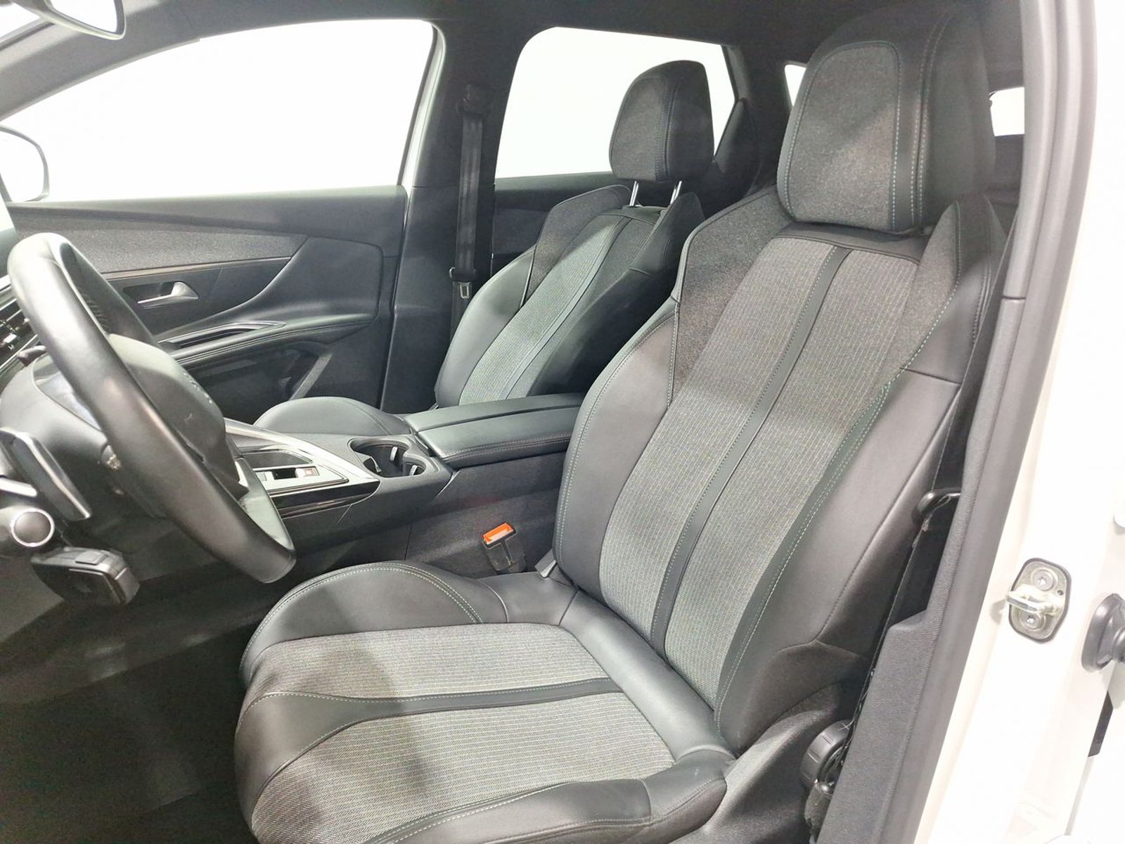 Peugeot 3008 THP 165HP 1.6 AUT 2023 - Imagen 18 de 20